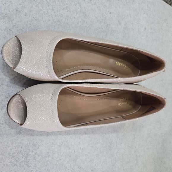 🐢 Clarks Artesian Size 8 2" Wedge Tan - Picture 16 of 17